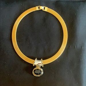 15” Goldtone weaved flat necklace with onyx charm.